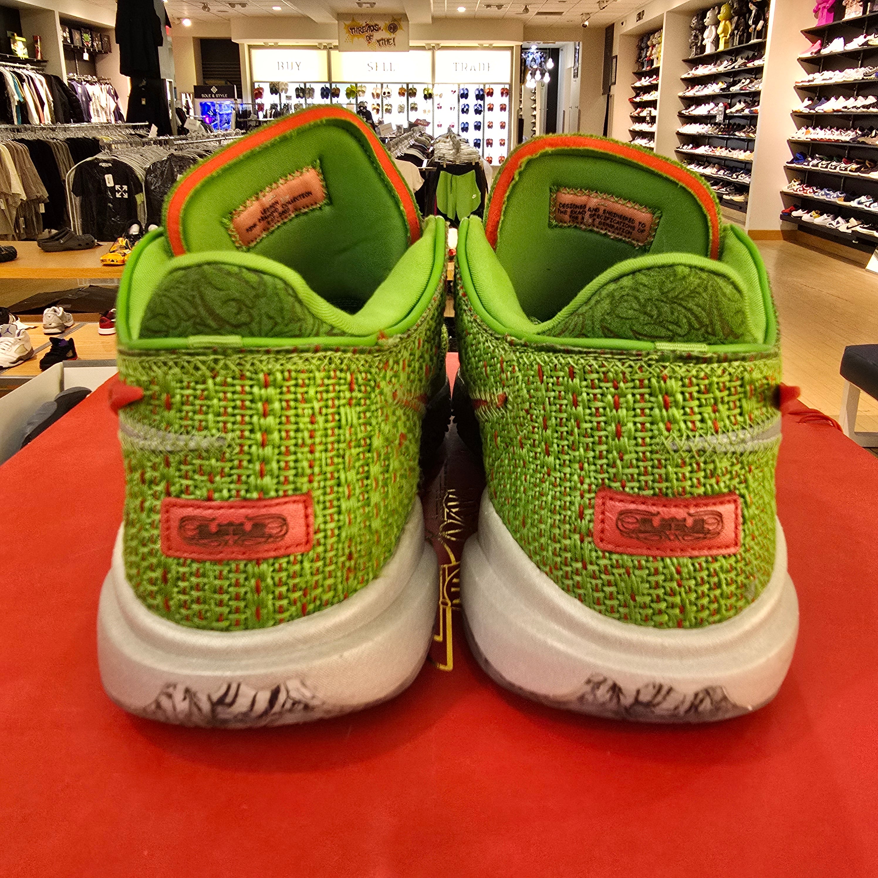Nike LeBron 20 Stocking Stuffer SZ 11.5 USED
