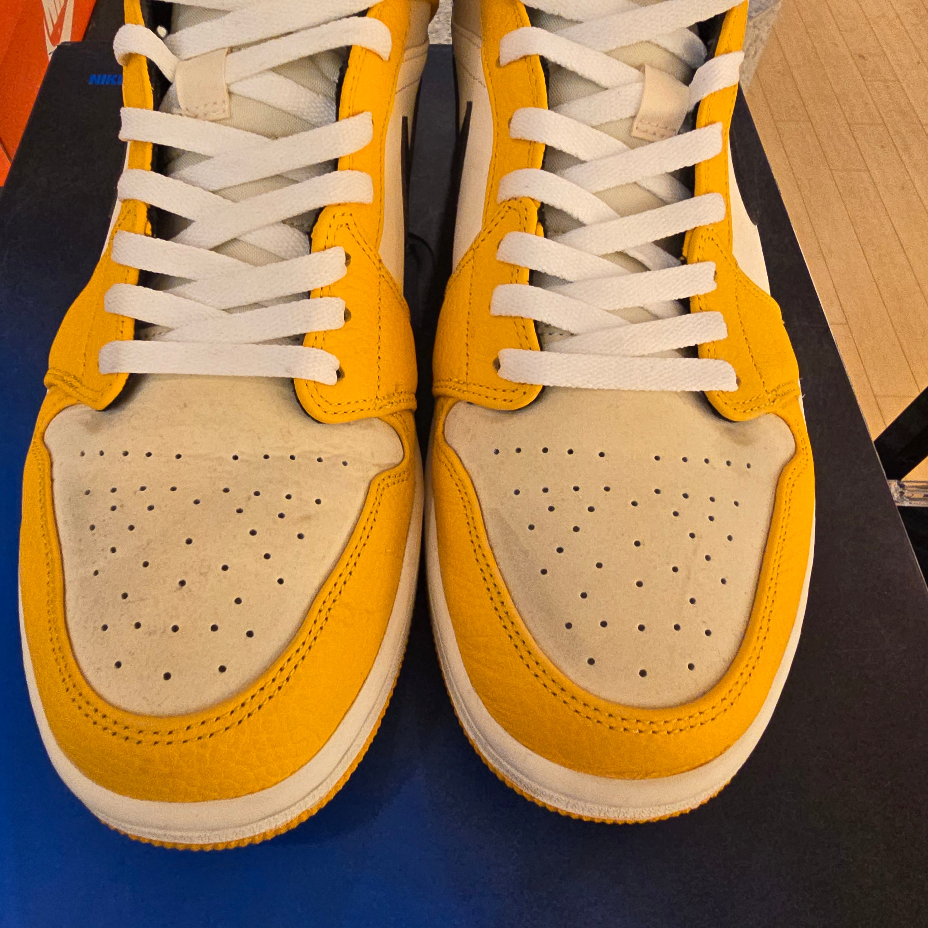 Jordan 1 Mid SE Lakers SZ 12 USED