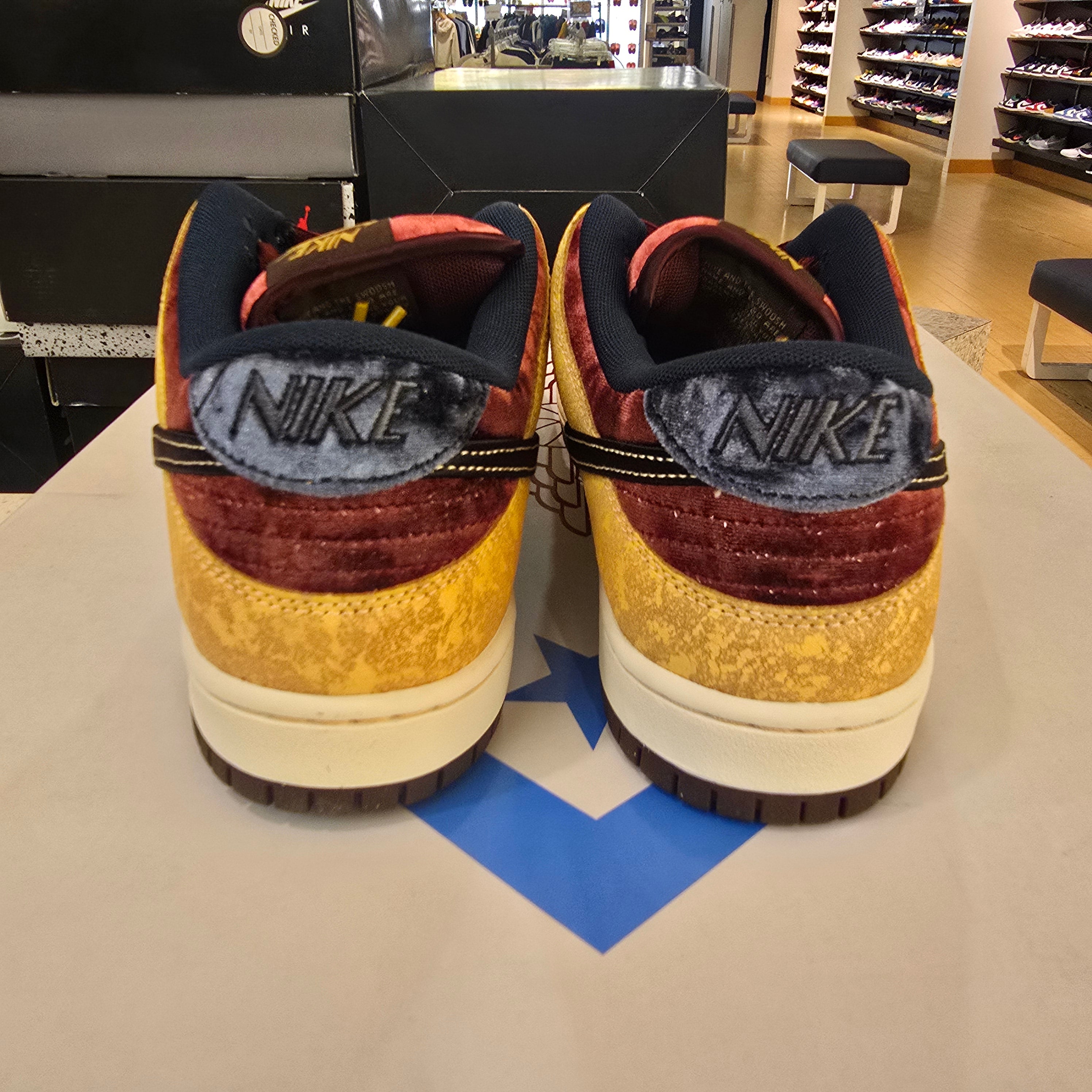 Nike SB Dunk Low City Of Cinema SZ 10