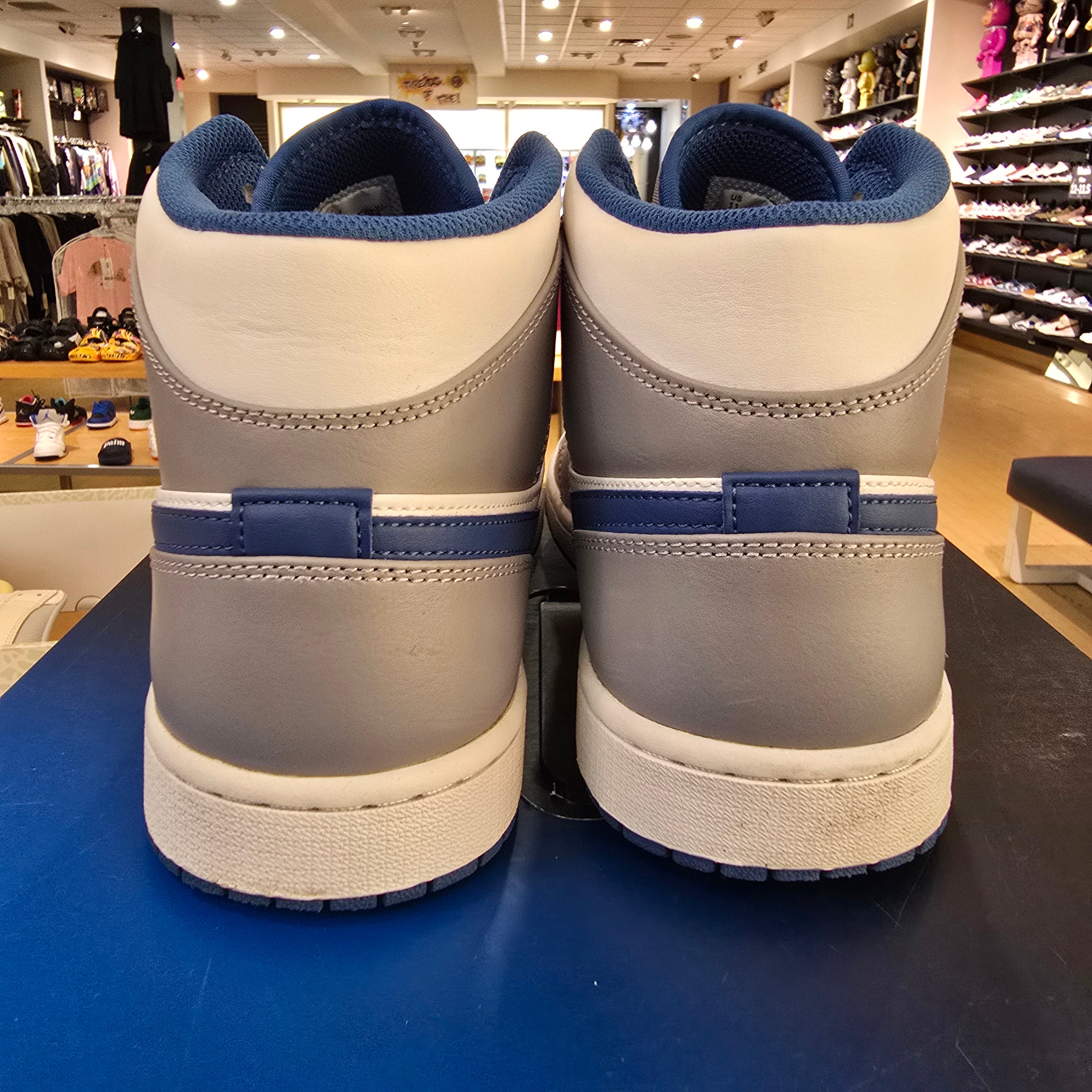 Jordan 1 Mid True Blue SZ 11 USED
