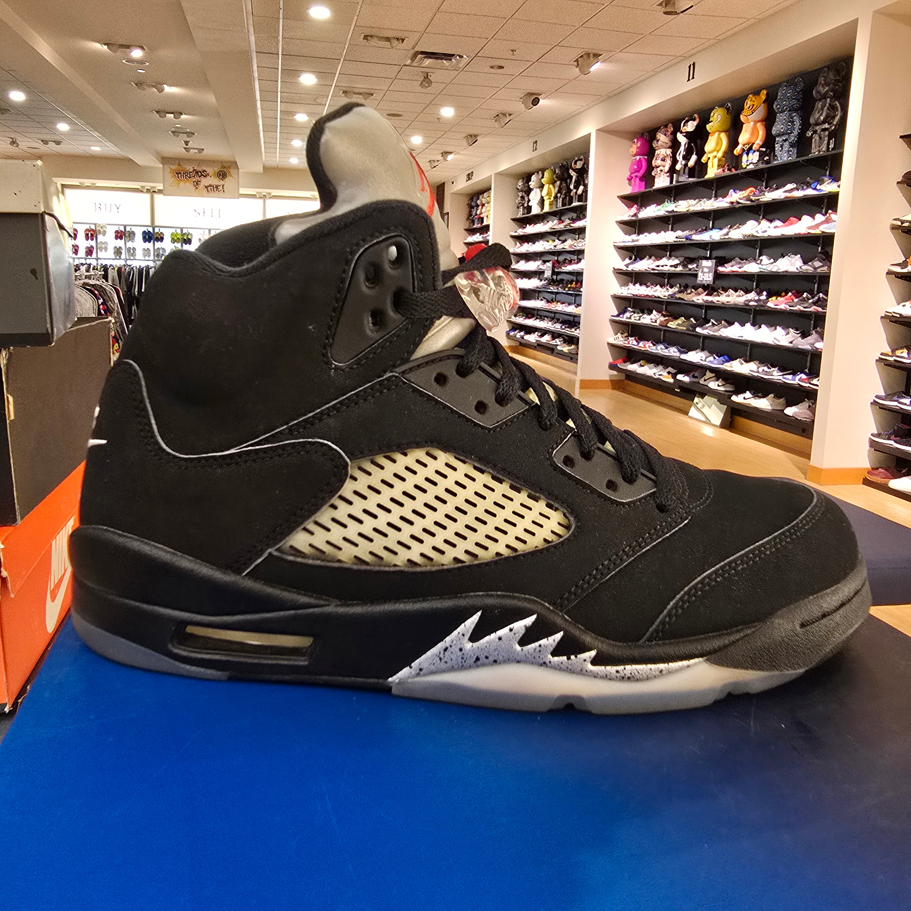Jordan 5 Retro Black Metallic (2016) SZ 9 USED