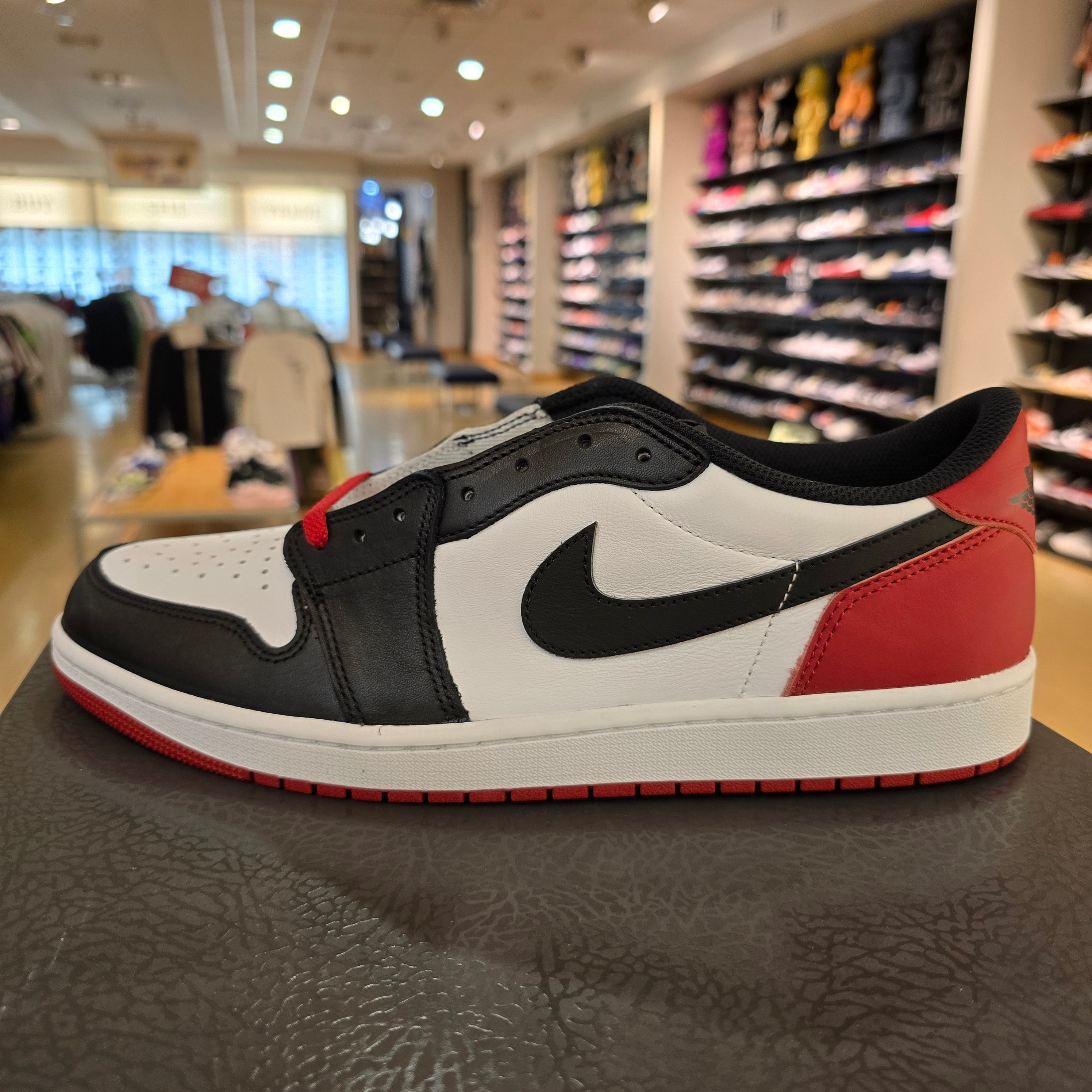 Jordan 1 Retro Low OG Black Toe 2023 SZ 13