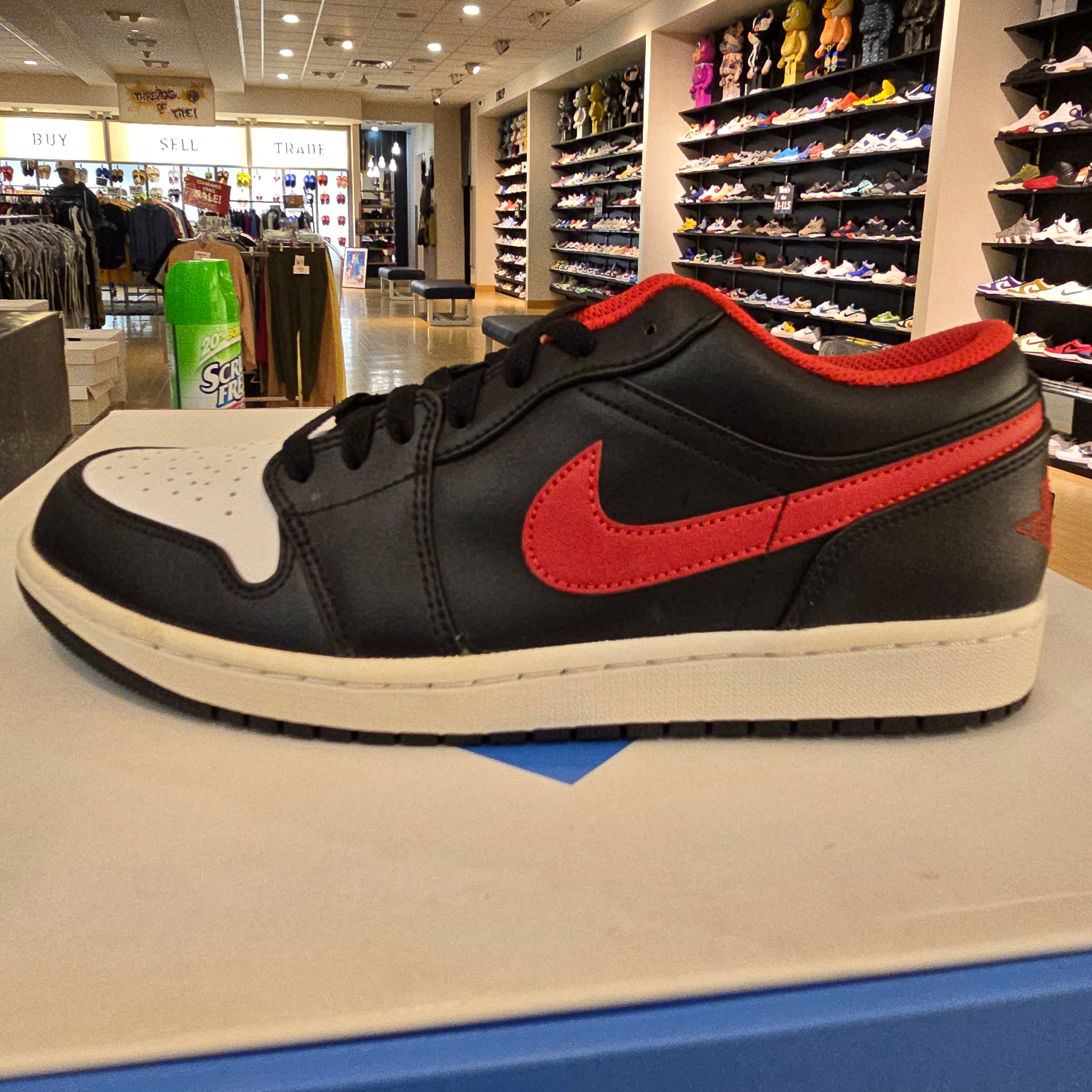 Jordan 1 Low White Toe SZ 10 YELLOWED