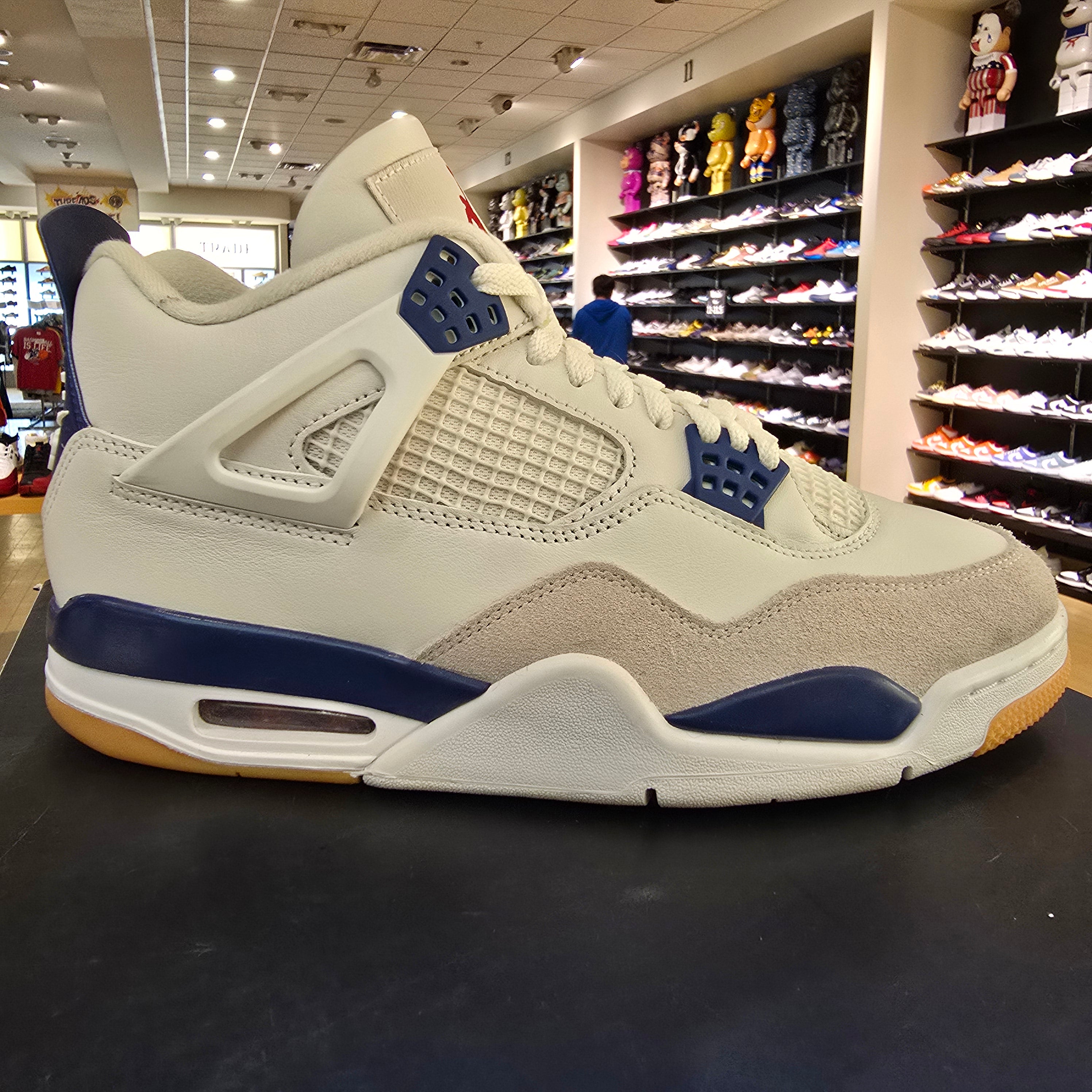 Jordan 4 Retro SB Navy SZ 8.5 USED