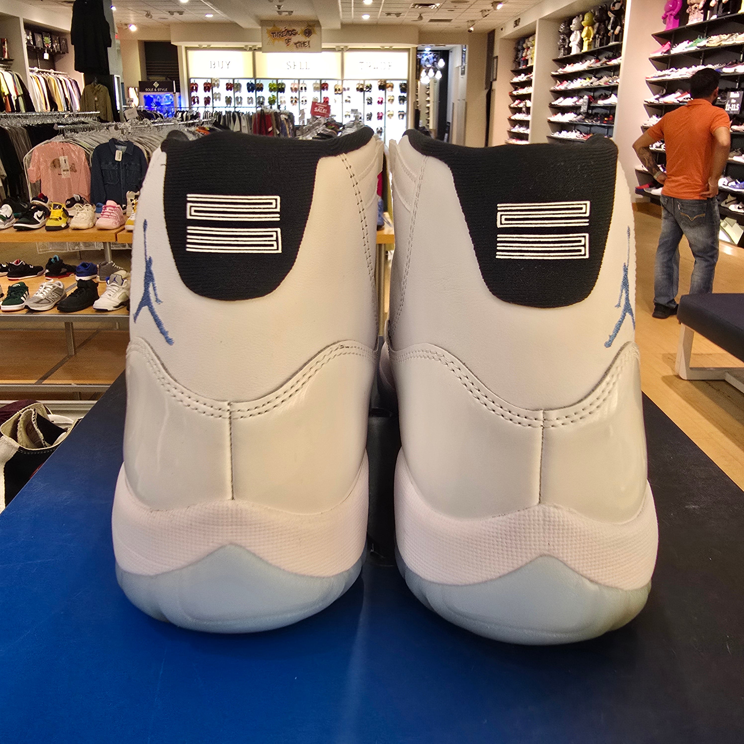Jordan 11 Retro Legend Blue (2024) SZ 10 USED