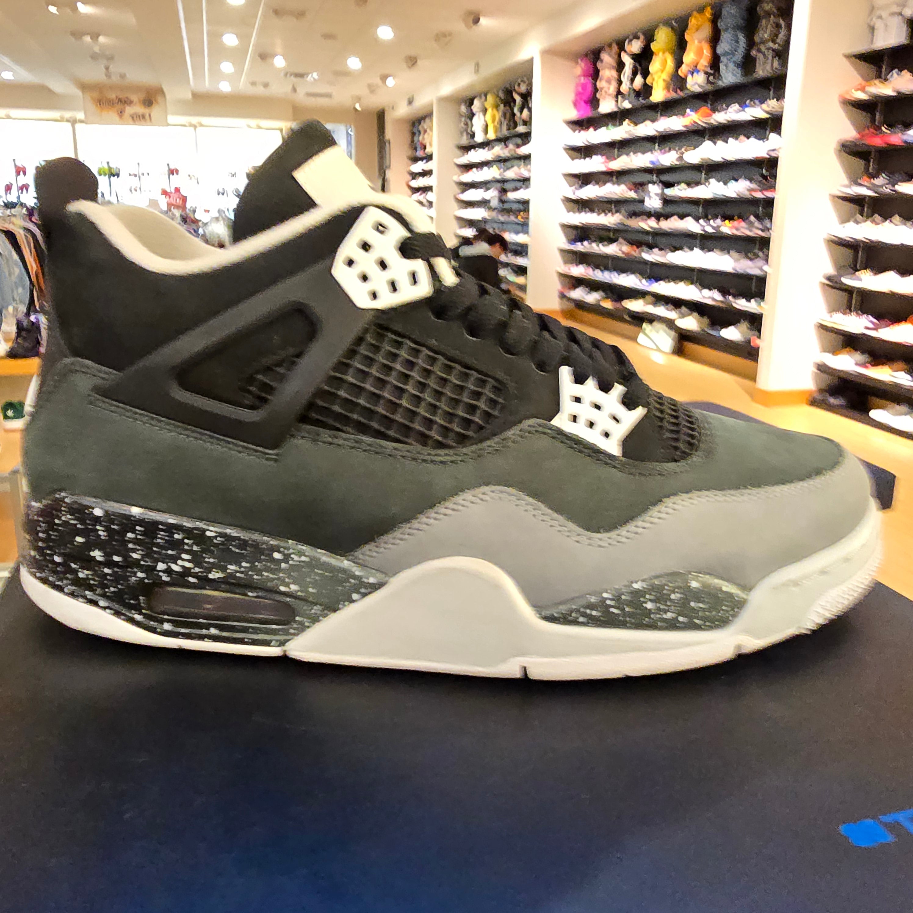 Jordan 4 Retro Fear (2024) SZ 9.5 USED
