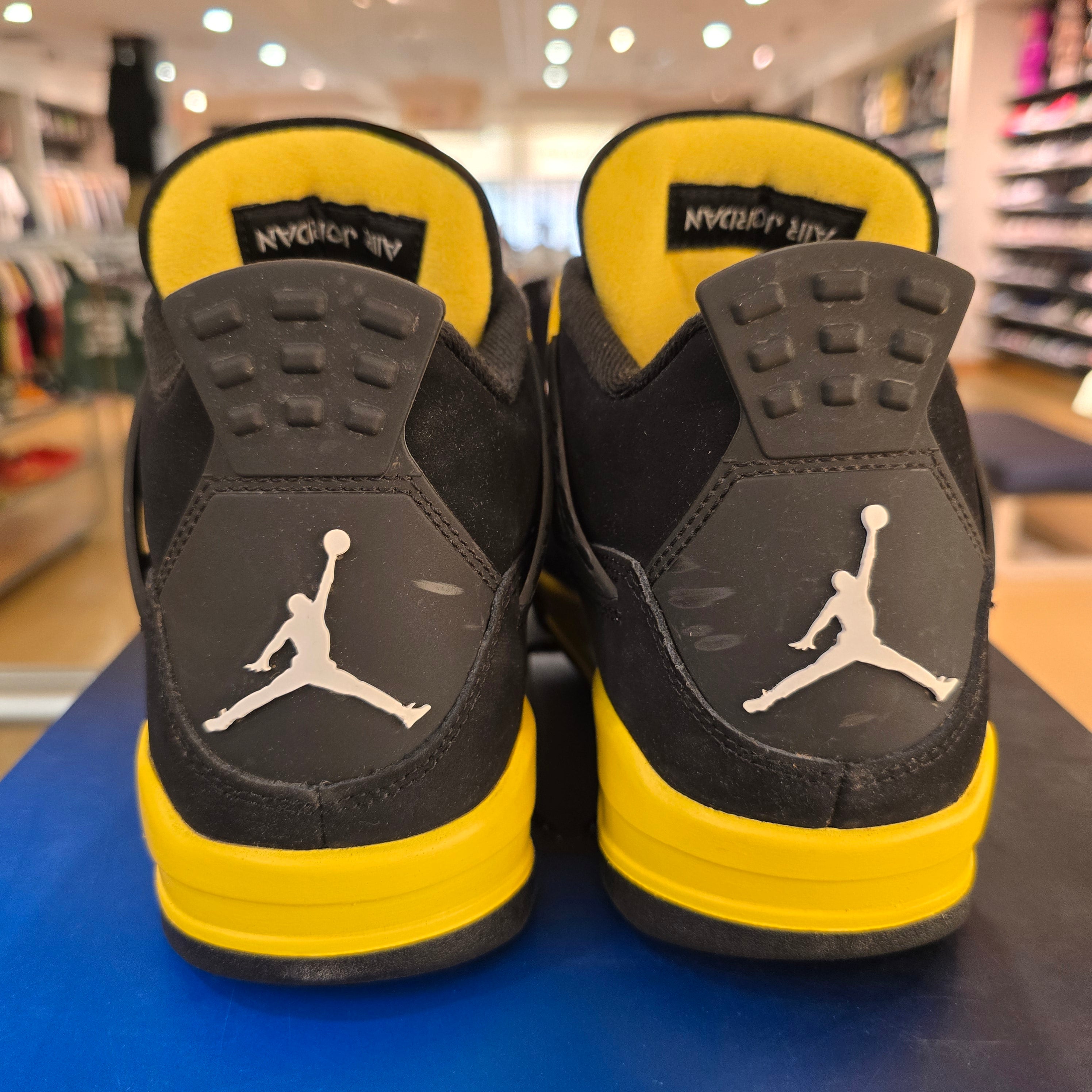 Jordan 4 Retro Thunder 2023 SZ 9.5 USED