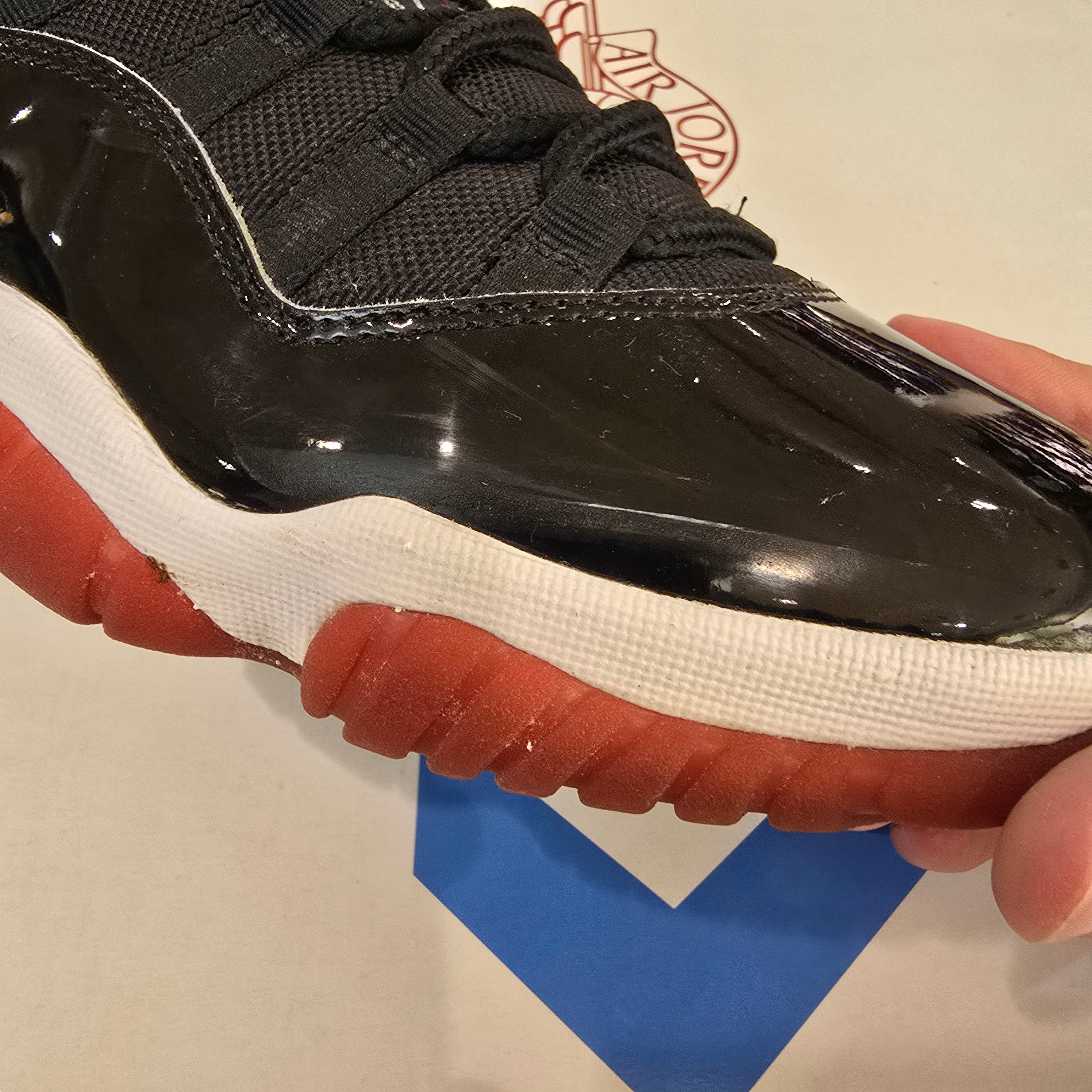 Jordan 11 Retro Playoffs Bred (2019) SZ 8.5 USED NO BOX