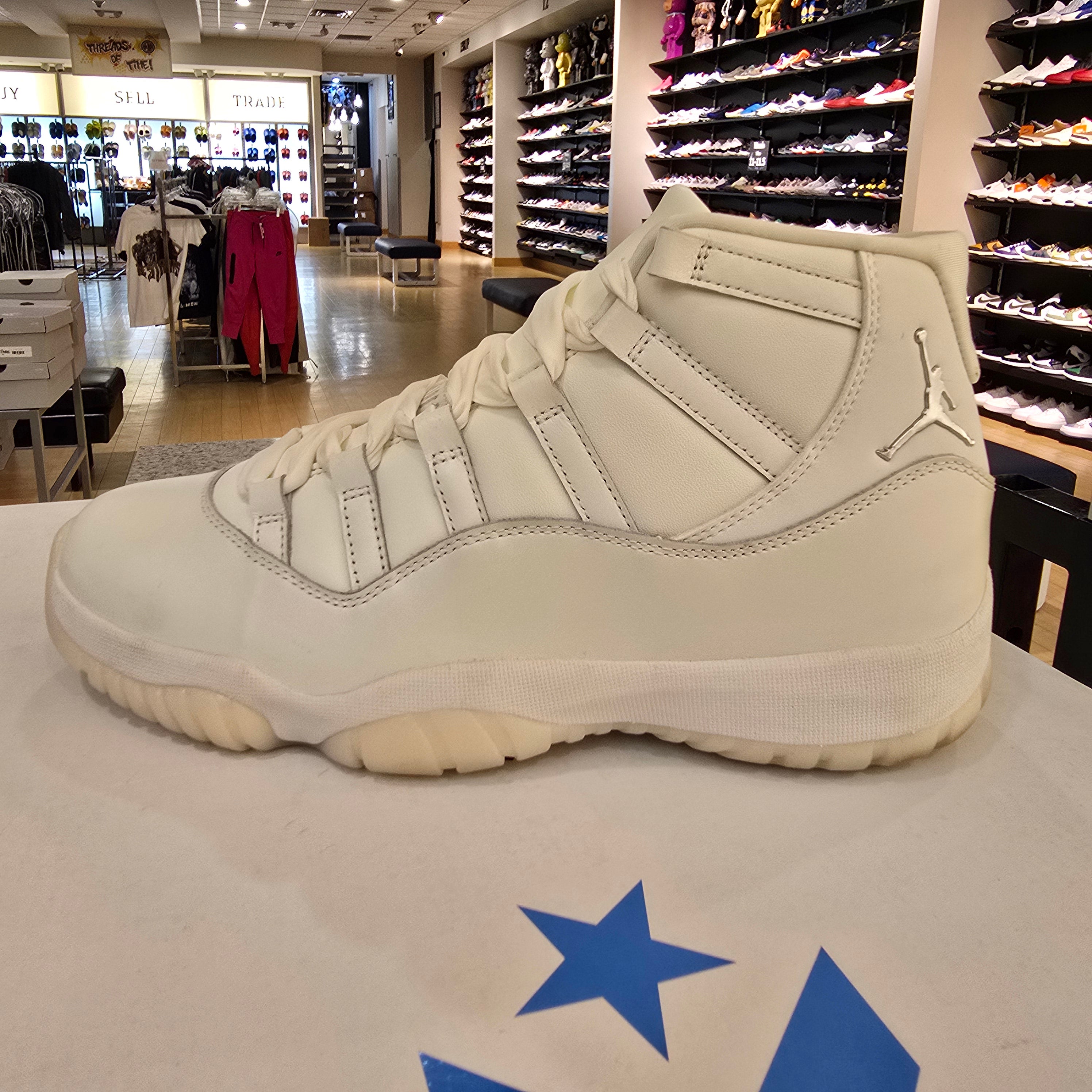 Jordan 11 Retro Pearl (Women's) SZ 12/10.5M USED