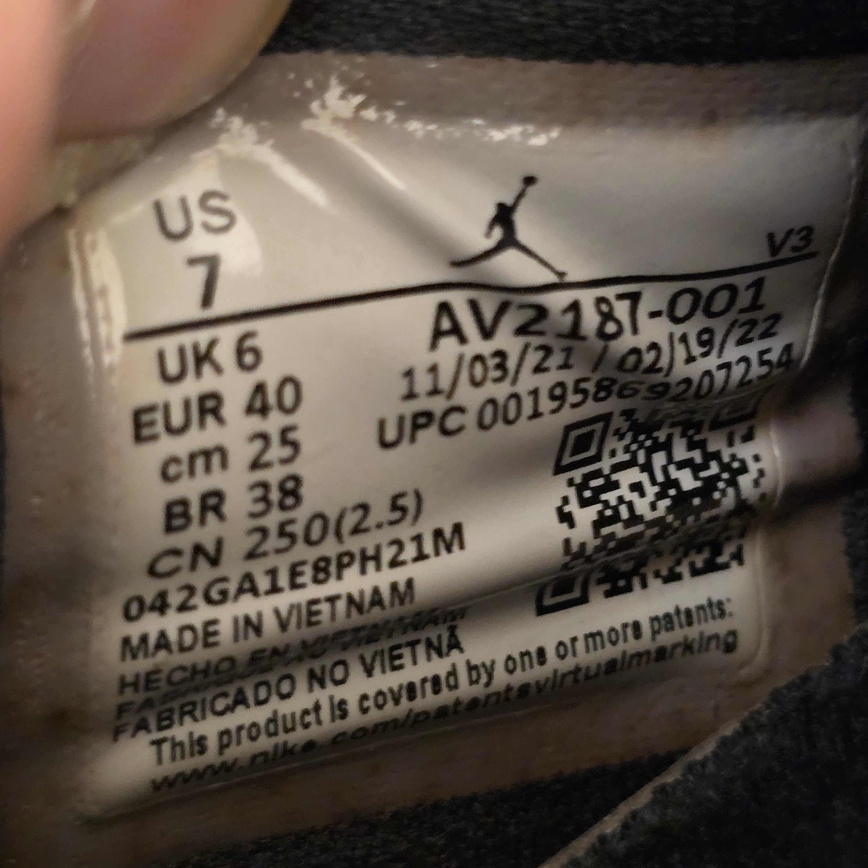 Jordan 11 Retro Low 72-10 SZ 7 USED NO BOX