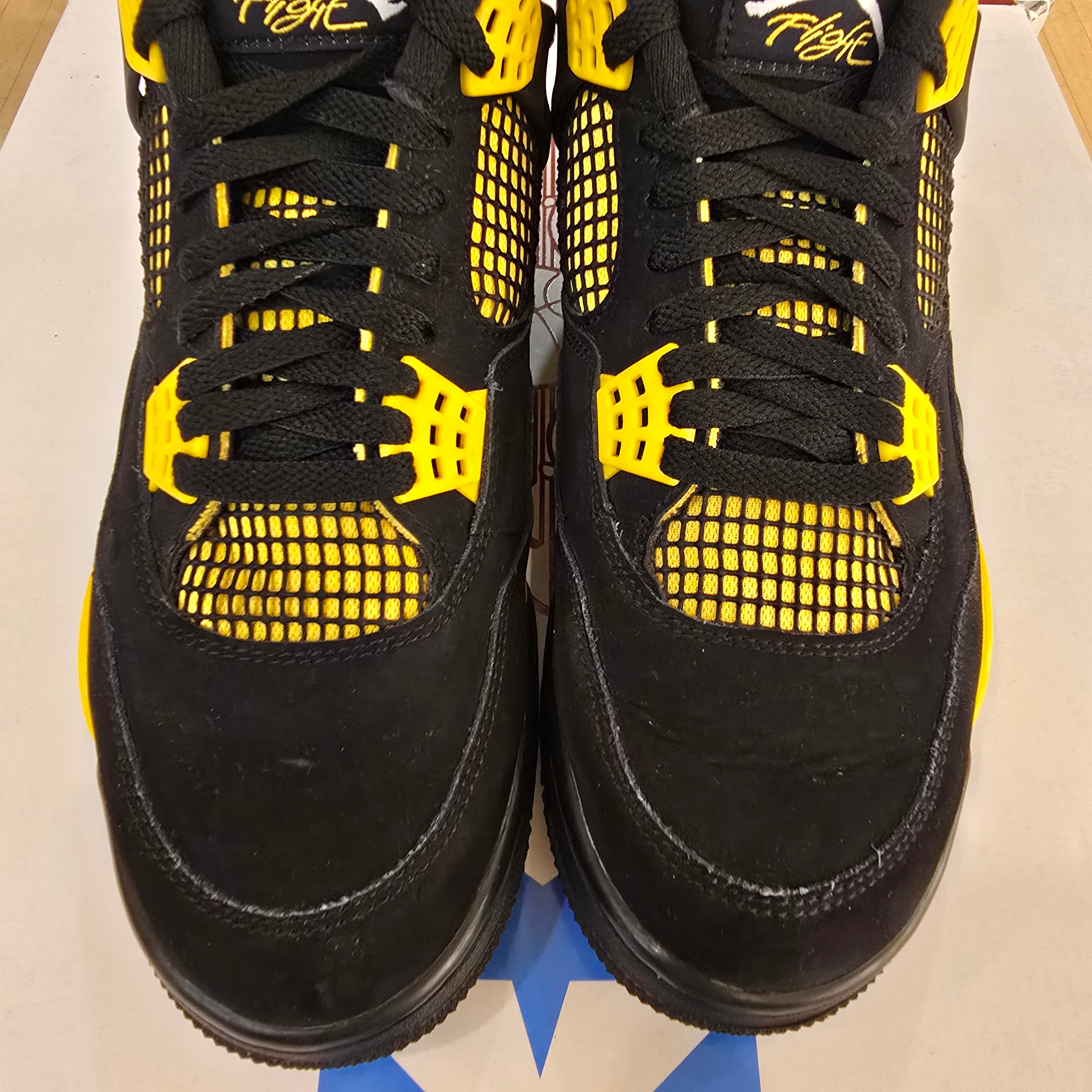 Jordan 4 Retro Thunder (2023) SZ 10 USED
