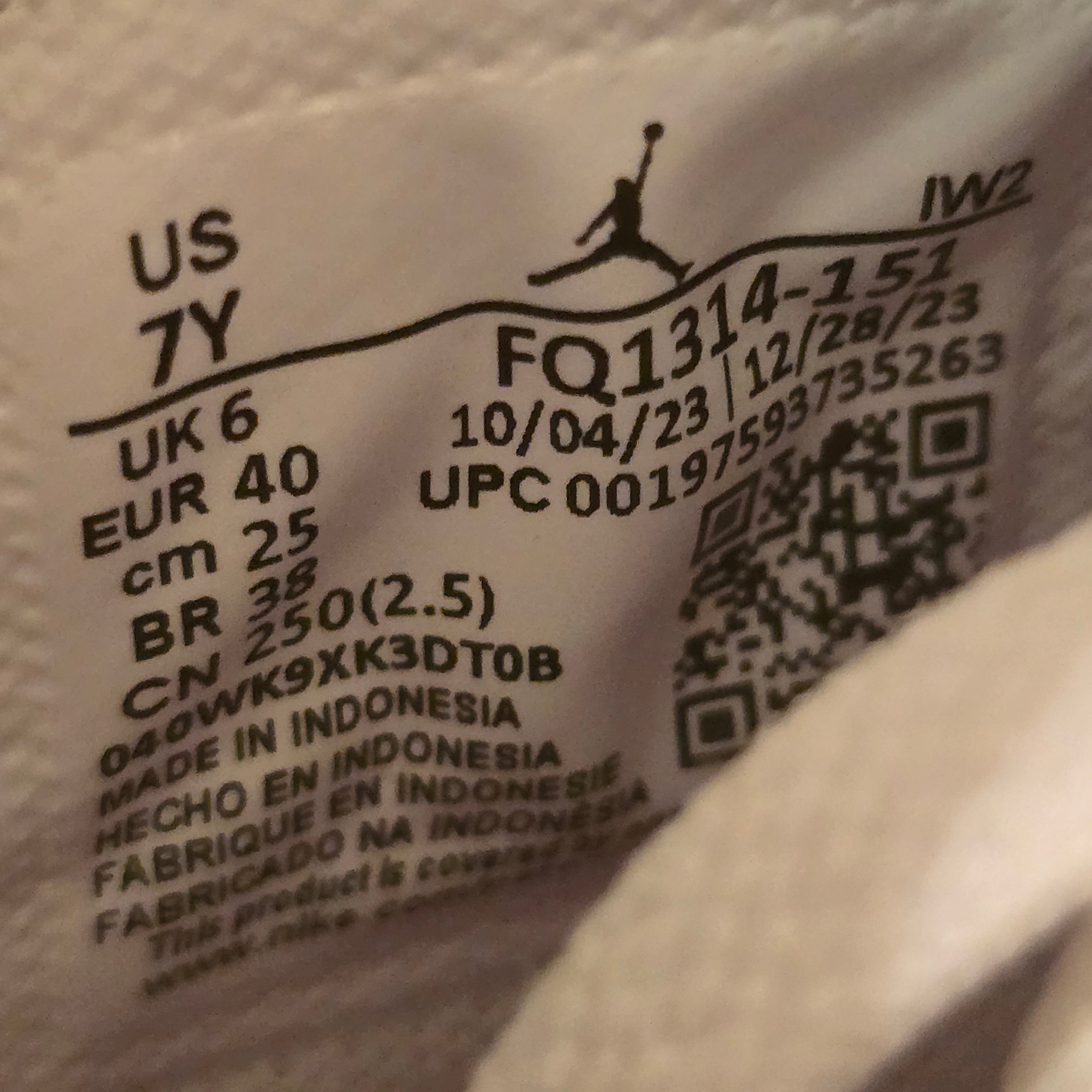 Jordan 4 Retro Hyper Violet (GS) SZ 7Y USED NO BOX