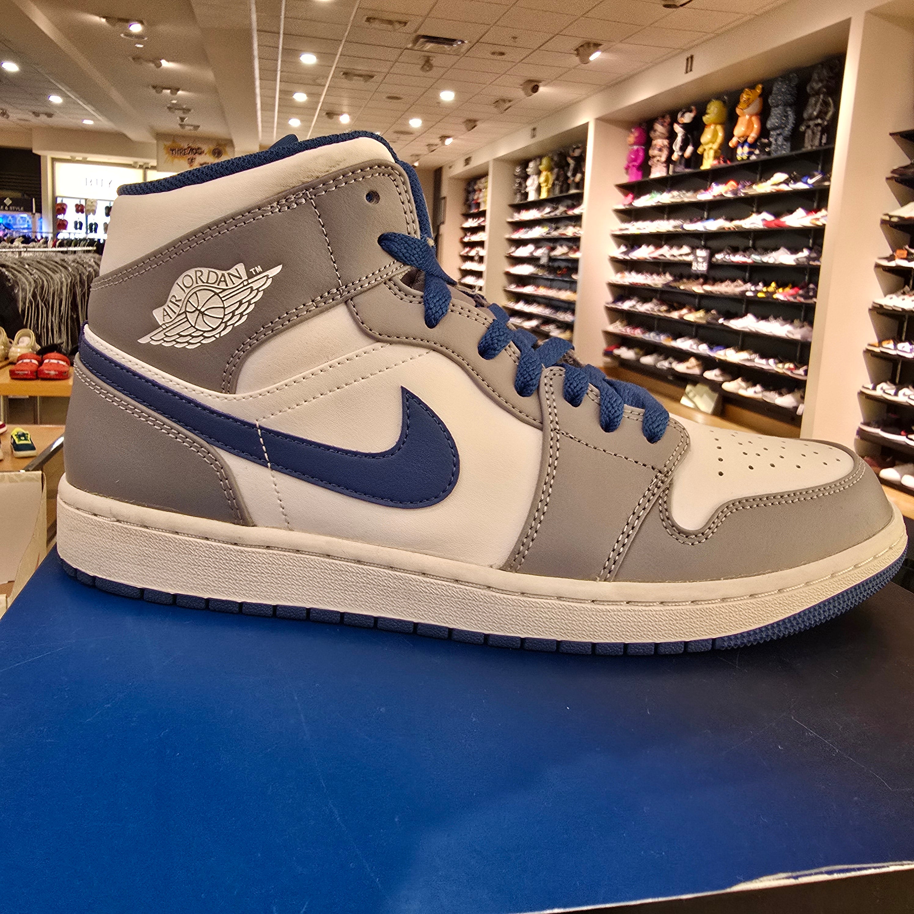 Jordan 1 Mid True Blue SZ 11 USED