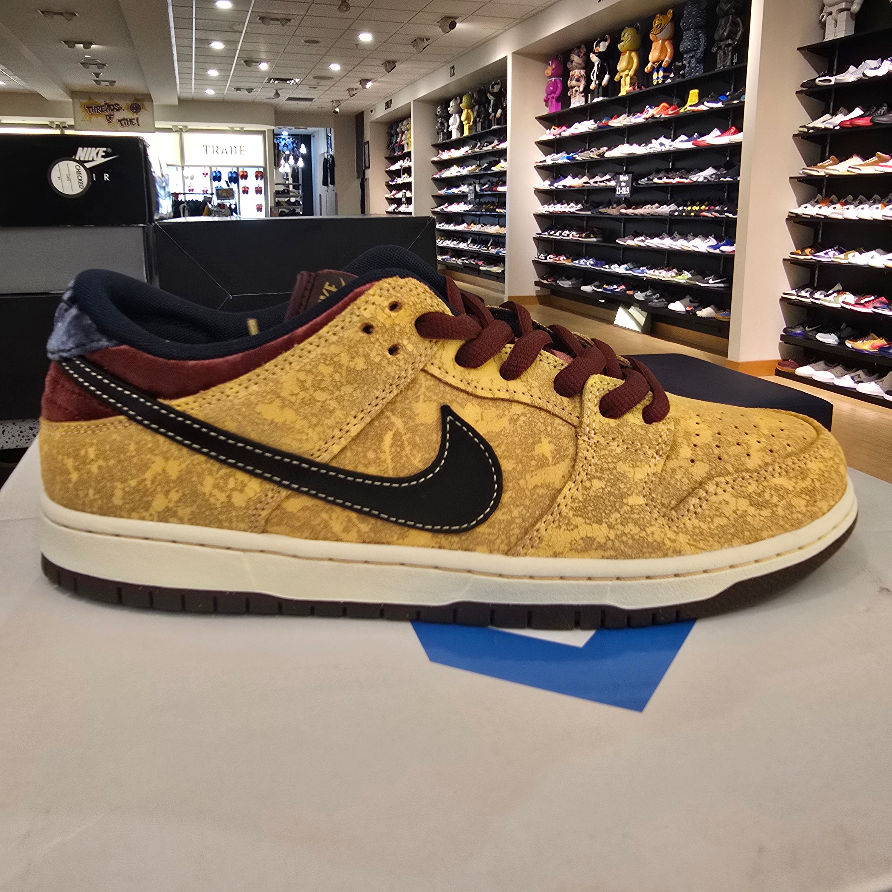 Nike SB Dunk Low City Of Cinema SZ 10