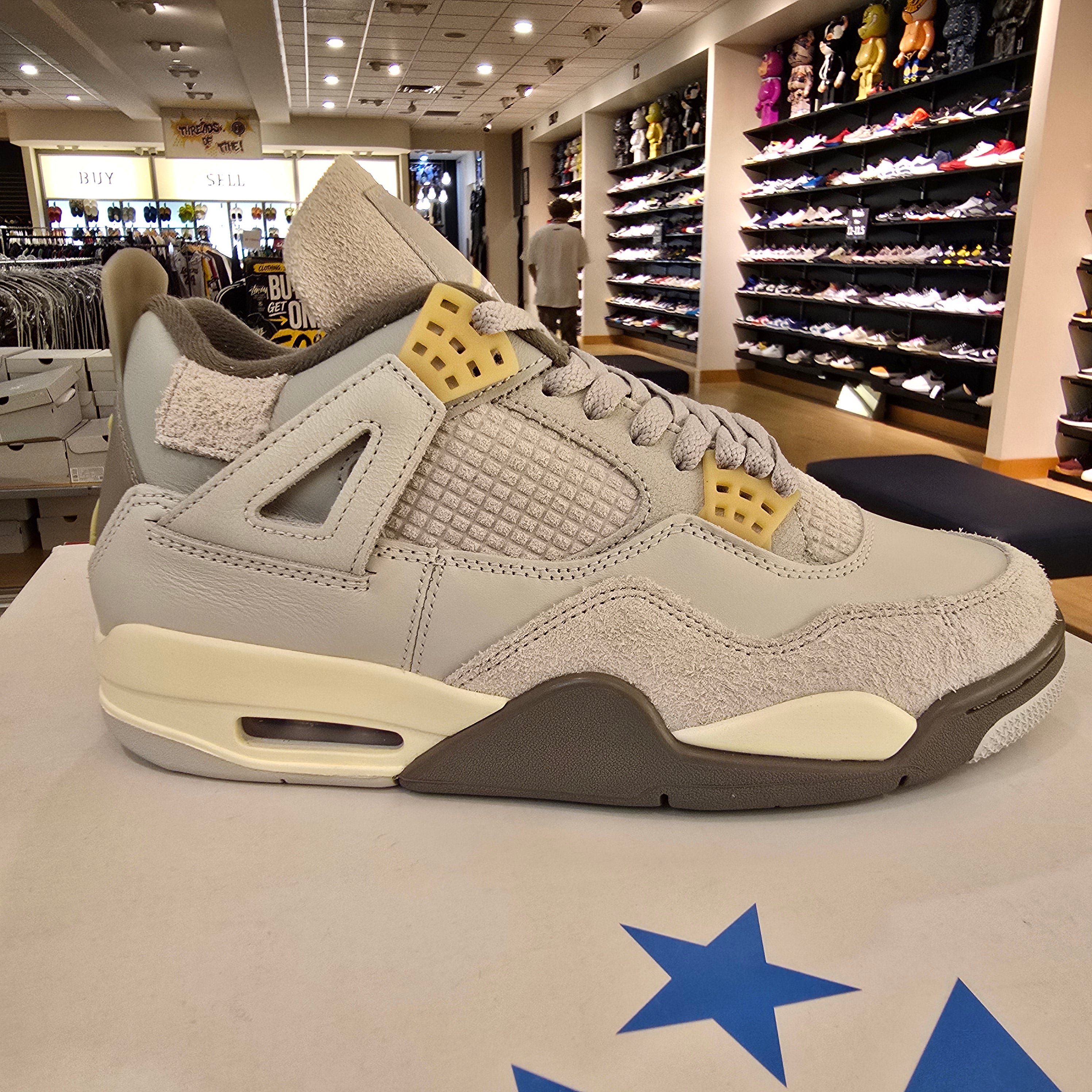 Jordan 4 Retro SE Craft Photon Dust SZ 9