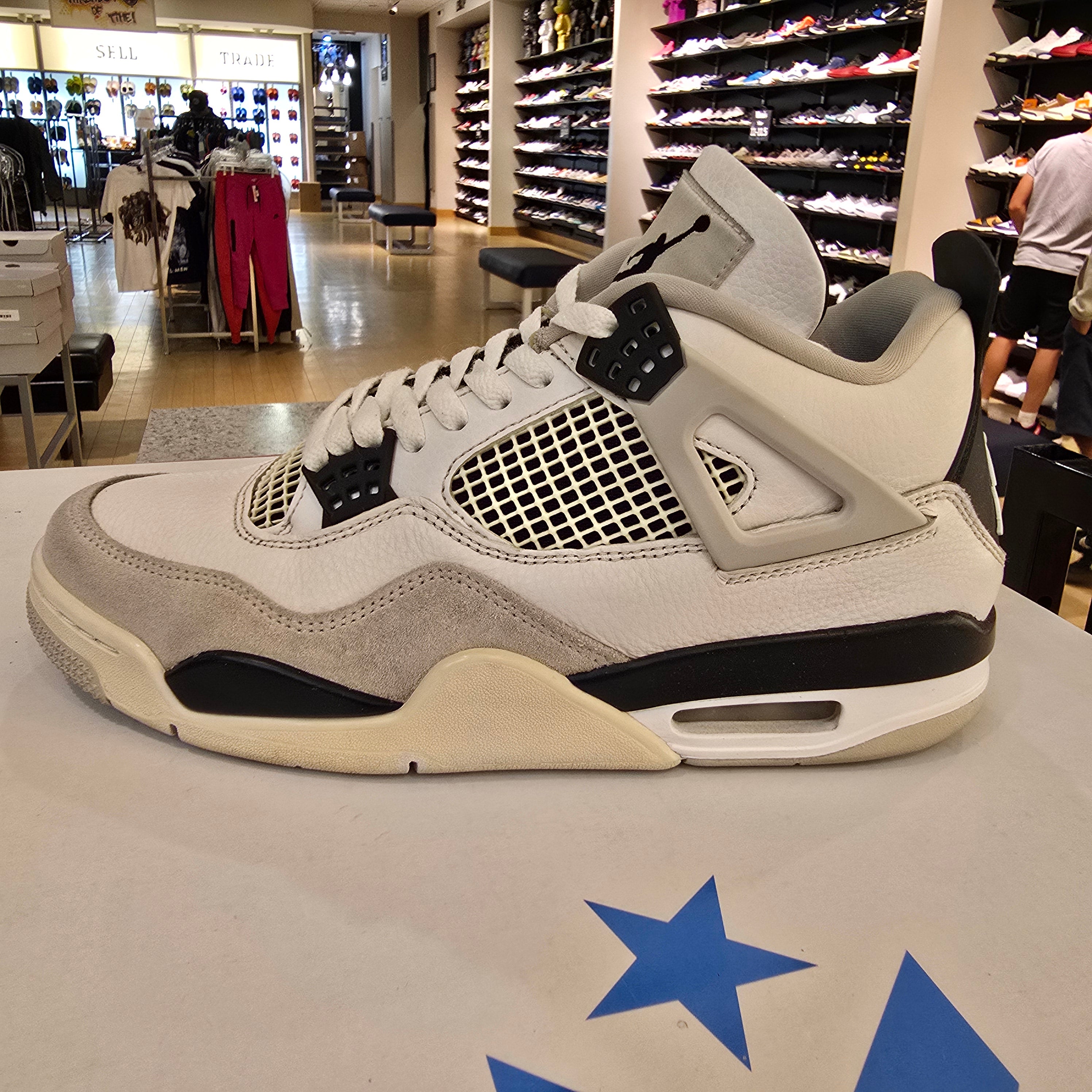 Jordan 4 Retro Military Black SZ 9.5 USED