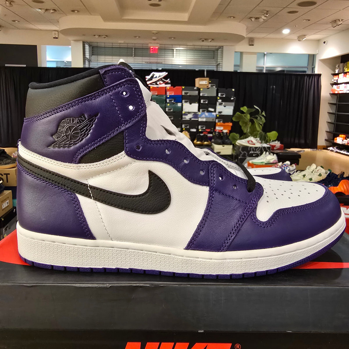 Jordan 1 Retro High Court Purple White USED