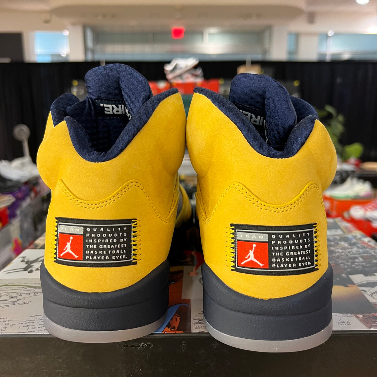 Jordan 5 Retro Michigan (2019) used no lace locks