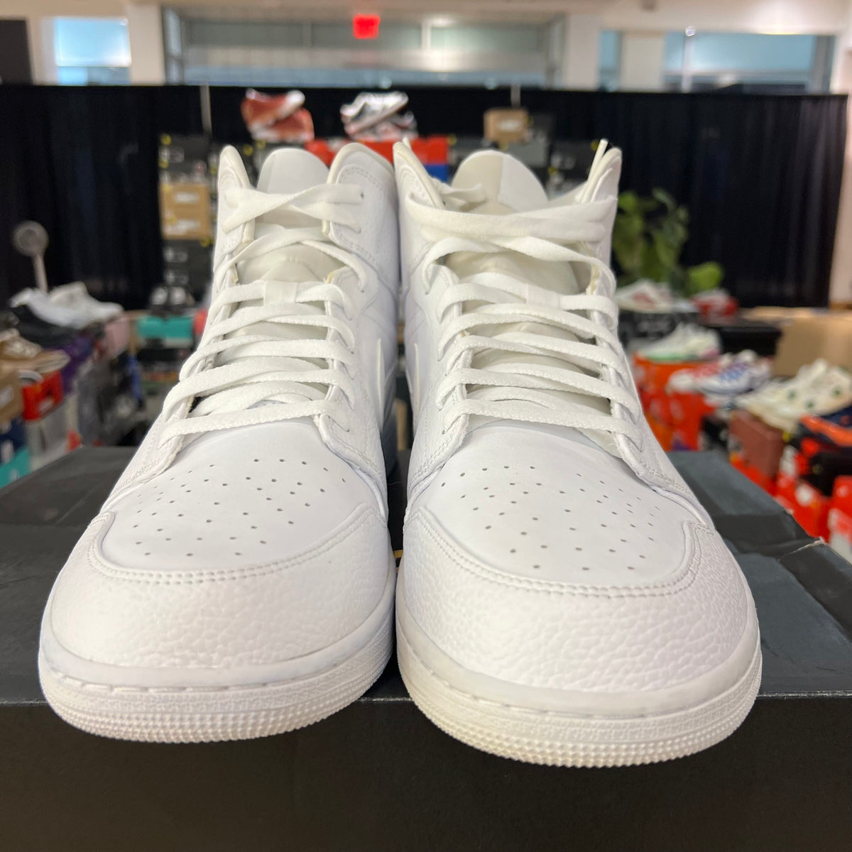Jordan 1 Mid Triple White 2.0 (2020) used yellowing