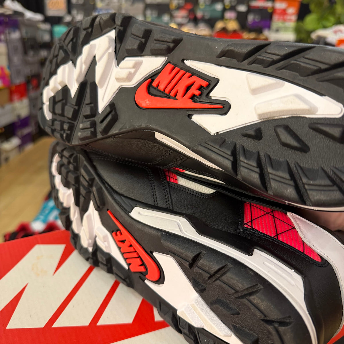 Nike Air Bo Turf White Solar Red (used, VNDS)